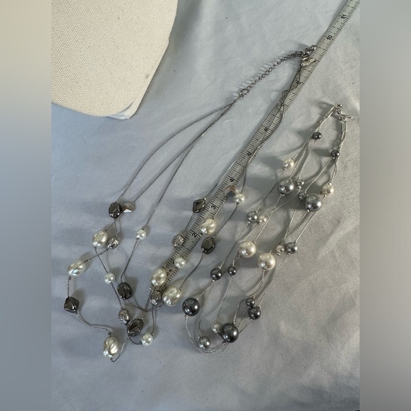 Two silvertone pearl bead infinity style silvertone necklaces - Picture 5 of 8